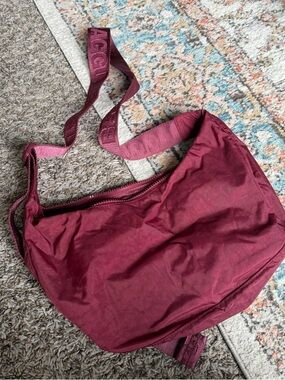 Baggu Oxblood Medium Crescent - like new
